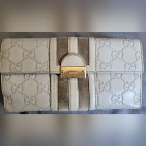 Gucci GG Signature Leather Wallet